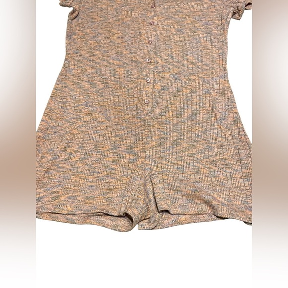 Wild Fable Multicolor Knit romper size XL
BIN #3 - Picture 4 of 7